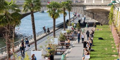 river promenade in Paris